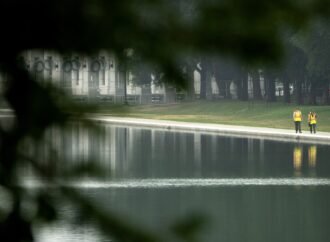 Former Olympic athlete pleads not guilty in Reflecting Pool damage case