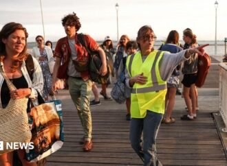 France orders evacuation of Cap Ferret peninsula as hundreds flee wildfires