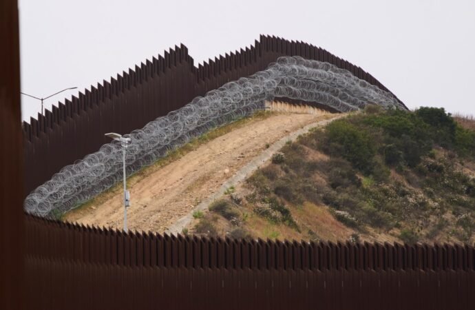 From the Mexican border to Washington: a small Texas town fights against Trump’s wall plan