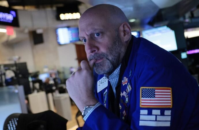 Global stocks plunge as fears over AI chips and energy worries grip markets