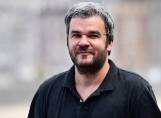 Greek filmmaker Christos Nikou, director of ‘Apples’ and ‘Fingernails’, talks about the creation of ‘Tender Cinema’