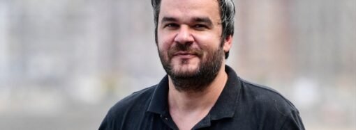 Greek filmmaker Christos Nikou, director of ‘Apples’ and ‘Fingernails’, talks about the creation of ‘Tender Cinema’