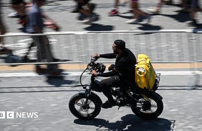 Heat wave prompts Italian delivery drivers to strike to demand additional rights