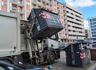 How do garbage trucks work?