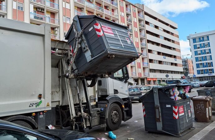 How do garbage trucks work?