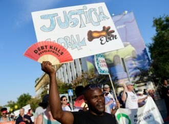 How to end poverty and protect the Earth: within the debate that destroys the economy