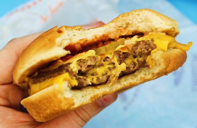 I ranked double cheeseburgers from 13 fast food chains. A $5.90 burger beat out more expensive competition.
