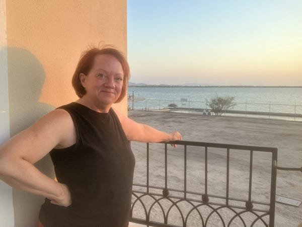 I went from a 3-bedroom townhouse to traveling with 2 suitcases