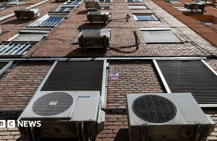 In the midst of heat waves, Europeans turn to the precious Chinese air conditioning