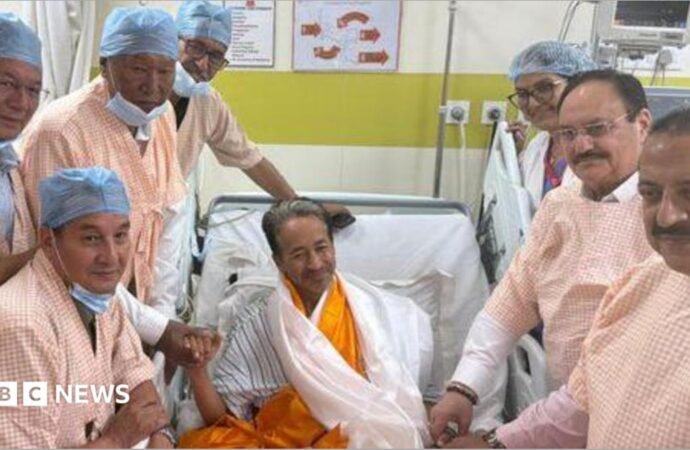 Indian activist ends hunger strike after 26 days