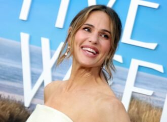 Jennifer Garner slams paparazzi who ‘shot down’ children and more just to get photos of her and Ben Affleck: ‘I’m so hungry to attack myself’