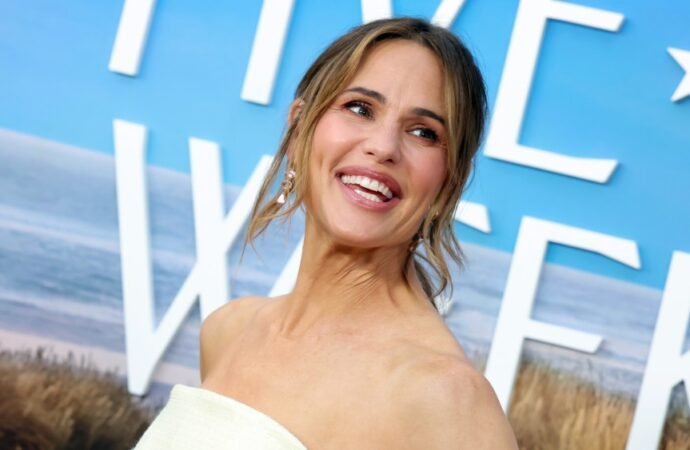 Jennifer Garner slams paparazzi who ‘shot down’ children and more just to get photos of her and Ben Affleck: ‘I’m so hungry to attack myself’