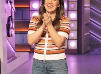 Kelly Clarkson Jokes About Being Fired After Her Talk Show Ended
