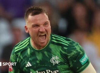 Liam Patterson-White: Nottinghamshire all-rounder signs new deal