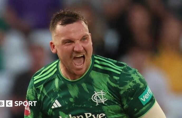 Liam Patterson-White: Nottinghamshire all-rounder signs new deal