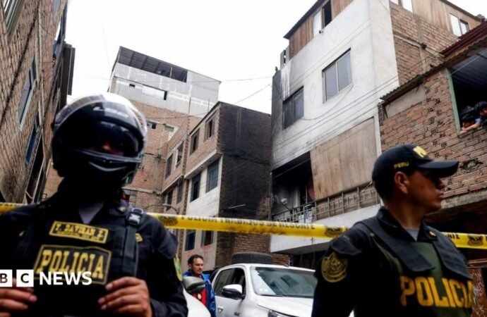 Lima: Fire kills 10 members of the same family in Peru, police say