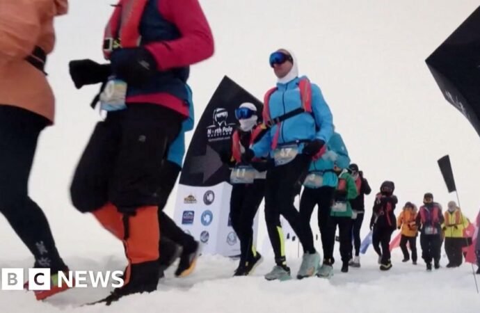 Marathon runners compete on drifting sea ice at the North Pole