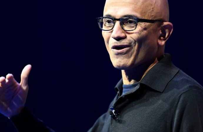Microsoft keeps capital spending forecast unchanged, becoming one of the first data center giants to keep the cap on AI spending.
