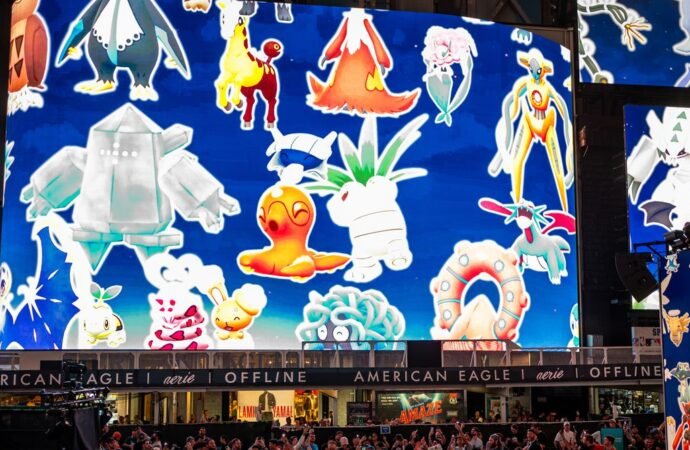 More than a thousand ‘Pokémon Go’ players descend on Times Square to defeat Mewtwo