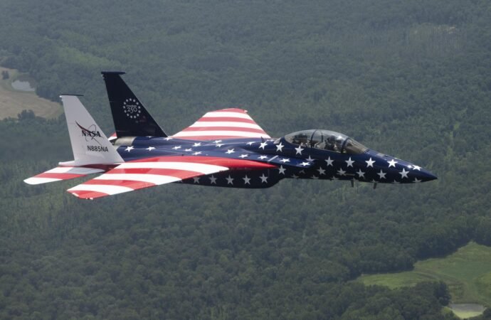 NASA jets turn red, white and blue – NASA