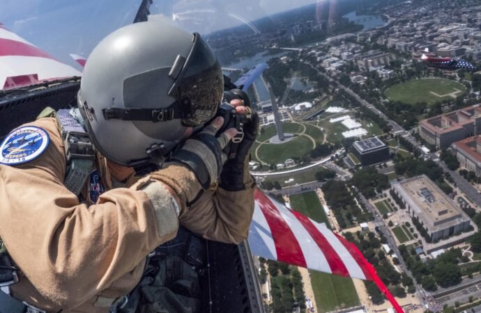 NASA photographer captures images from the F-18 over Washington – NASA