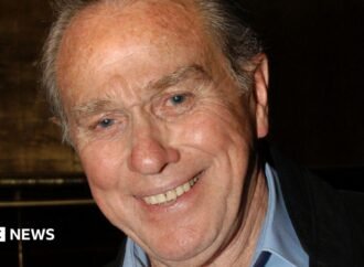 Neighbors star Terence Donovan dies at 90