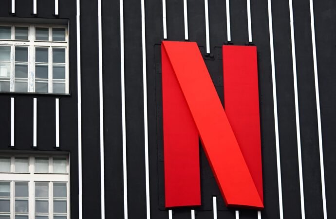 Netflix moves into shorter video content with its new set of publisher deals with Variety and others | TechCrunch