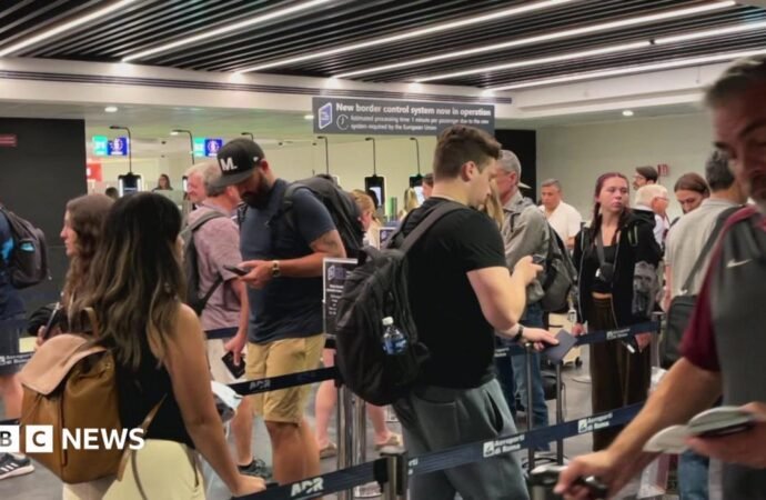 New EU system triples border crossing time, says airport boss
