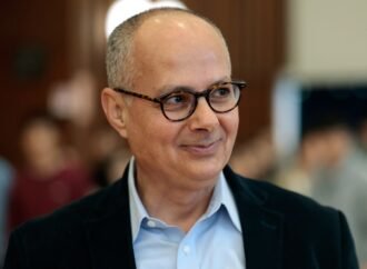 Nobel-winning chemist leaves US to run AI materials lab in China