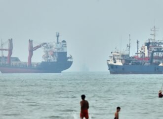 Oil prices fall after the United States and Iran stop their attacks