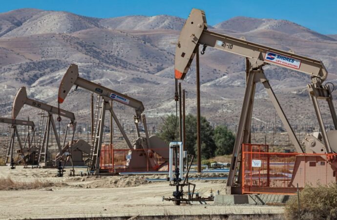 Oil prices plummet on renewed optimism about US-Iran peace