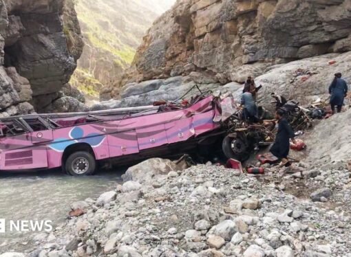 Pakistan: Overcrowded bus falls into ravine, killing at least 32 people