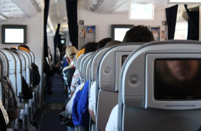 Phone calls on airplanes could soon be banned. Former flight attendants say it was already necessary.