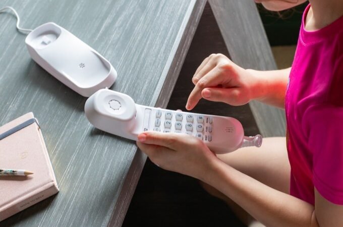 Pinwheel launches retro-inspired landline phone for kids | TechCrunch