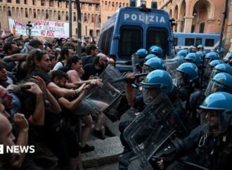 Protests in Italy: dozens injured in Bologna after a man died while being restrained by police