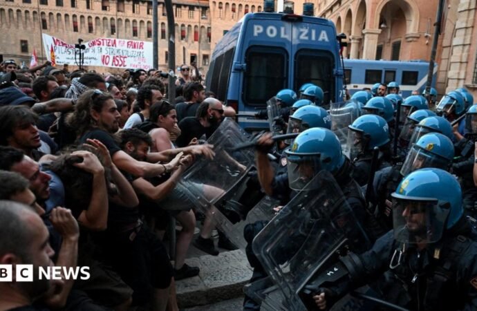 Protests in Italy: dozens injured in Bologna after a man died while being restrained by police