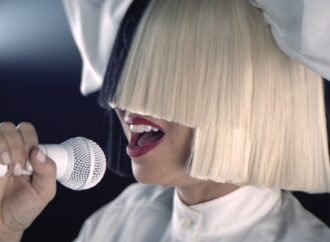 Review of ‘Sia: Nostalgic for the Present’: a 2016 concert film, but one that channels the mystery and power of Sia