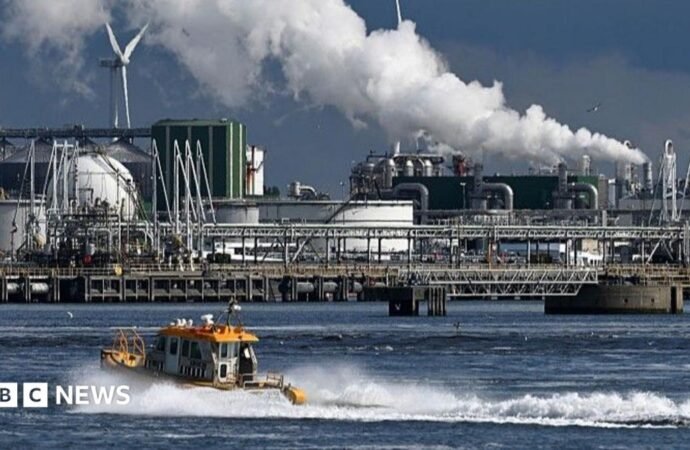 Rotterdam: Pressure mounts to make Europe’s largest port greener