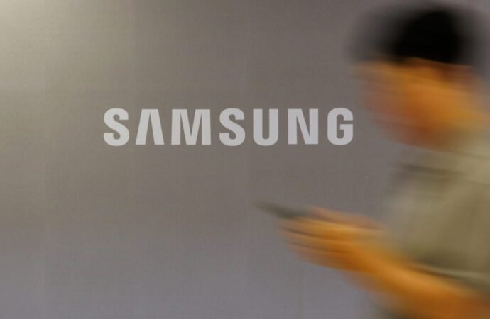 Samsung’s record profits no longer enough for investors