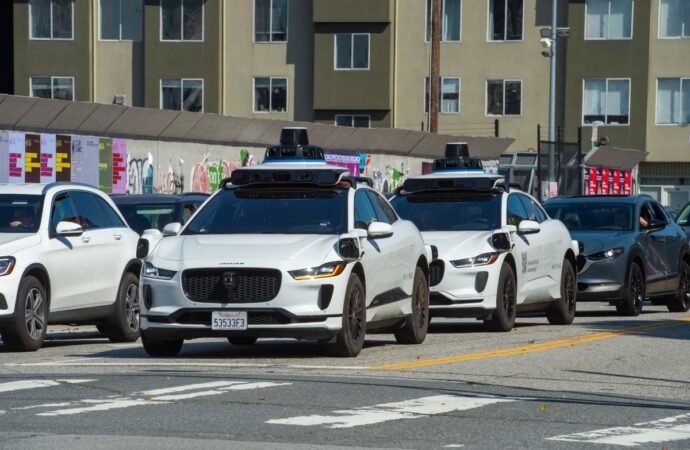 San Francisco mayor pushes for stricter rules after Waymo traffic fiasco | TechCrunch