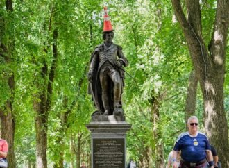 Scottish traffic cone welcomed by dignitary in Boston after World Cup friendship