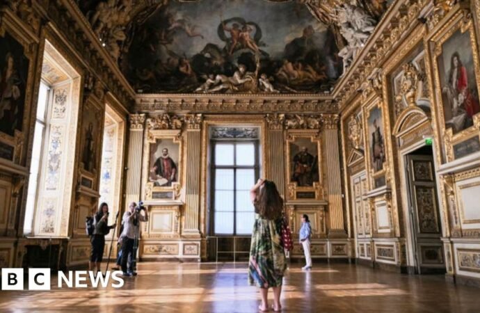 See: Louvre Museum reopens gallery after jewelry theft