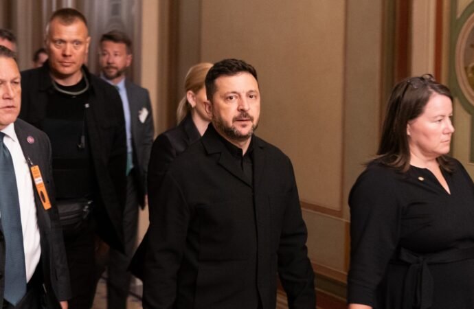 Senate takes first steps on Russian sanctions after meeting with Zelenskyy