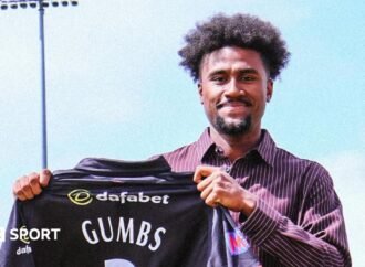 Sheridon Gumbs: Leicestershire sign batsman to three-and-a-half-year deal
