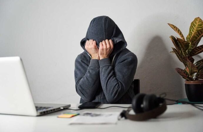 Staying at a job for health insurance? About 1 in 4 Americans Do, Survey Finds