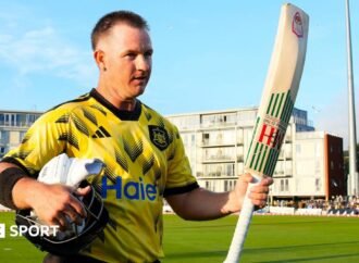 T20 Blast: Gloucestershire easily cruise to victory over Surrey
