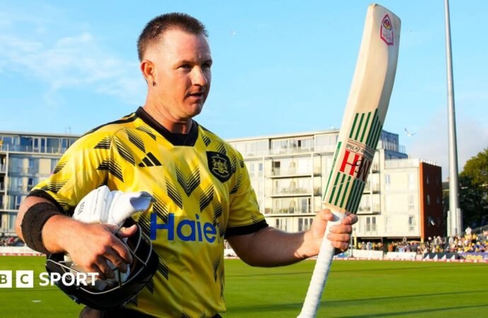 T20 Blast: Gloucestershire easily cruise to victory over Surrey