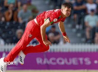 T20 Blast: Lancashire and Derbyshire tied in last-ball thriller