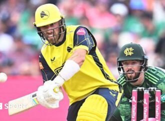 T20 Blast semi-final: Hampshire Hawks beat Notts Outlaws
