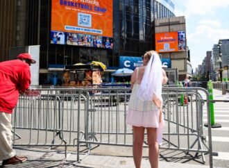 Taylor Swift fans attend MSG wedding in small numbers
